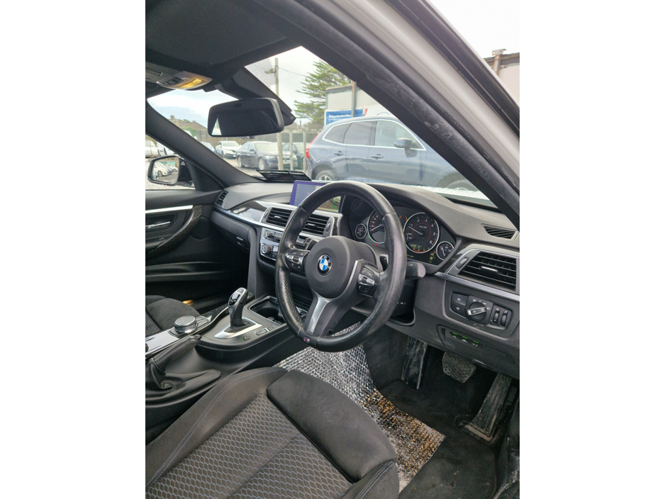 2018 BMW 3 Series - image 10