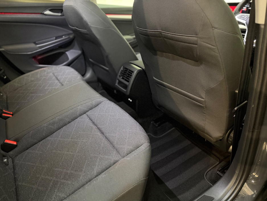 2022 Volkswagen Golf - image 18