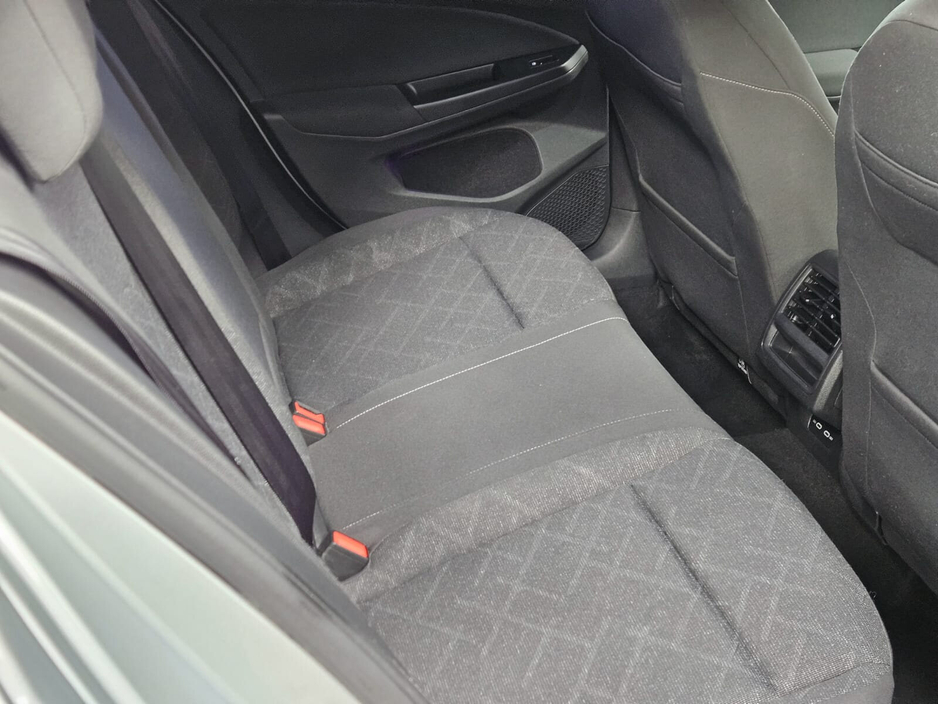 2020 Volkswagen Golf - image 7