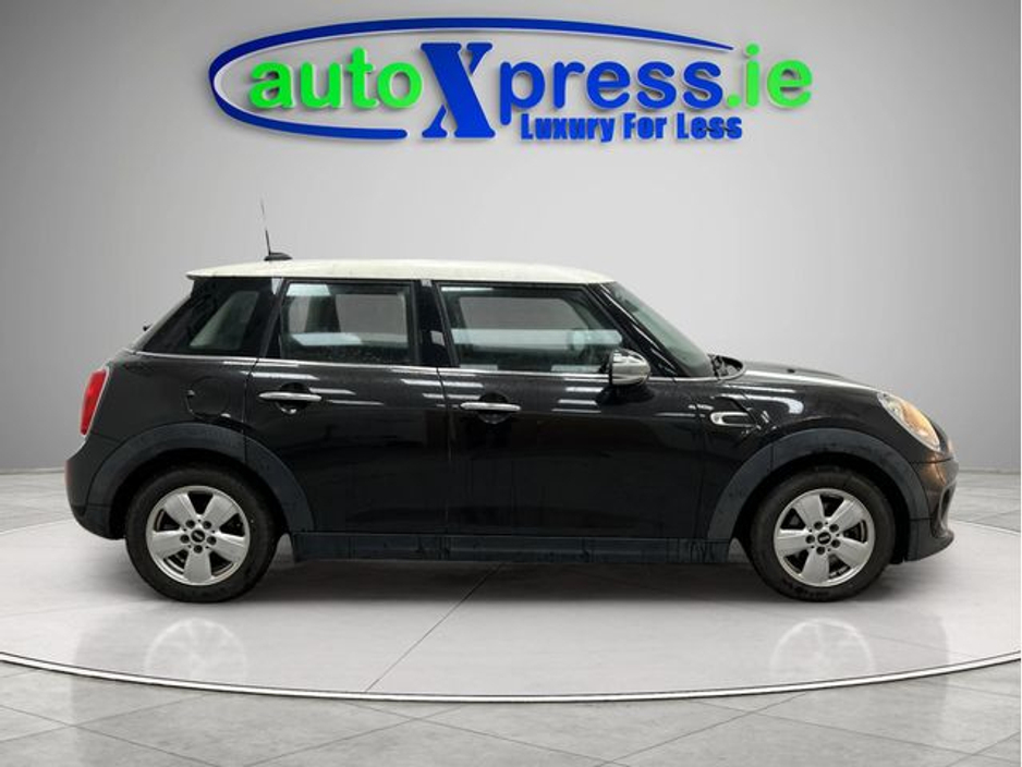 2016 MINI Cooper 1.2 Automatic, Reversing camera €13,895