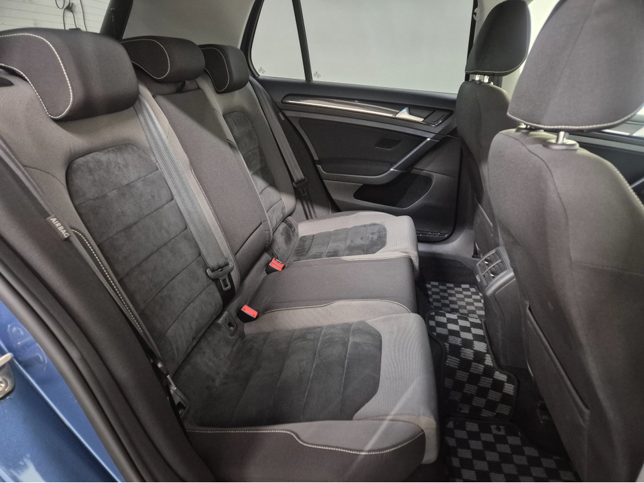 2016 Volkswagen Golf **HIGHLINE**ONLY 82000KMS**ALCANTARA SEATS**17" ALLOYS DIAMOND CUT**LANES ASSIST**KEYLESS ENTRY AND START**ADAPTIVE CRUISE CONTROL**DUAL ZONE CLIMATE CONTROL**REVERSE CAMERA**BLUETOOTH STREAMING €15,499