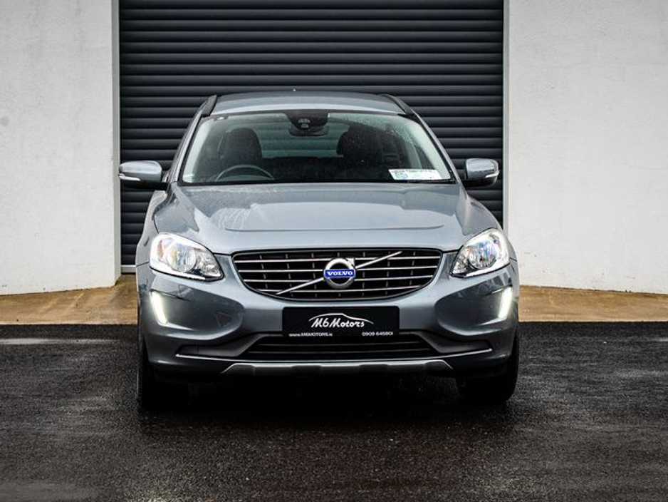 2017 Volvo XC60 - image 2