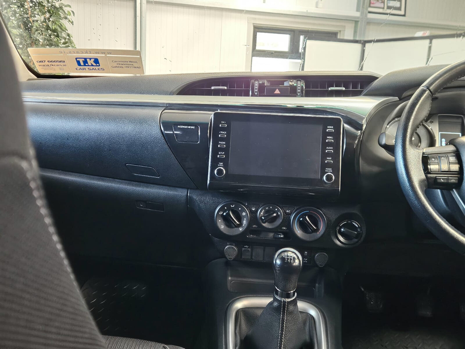 2024 Toyota Hilux - image 11