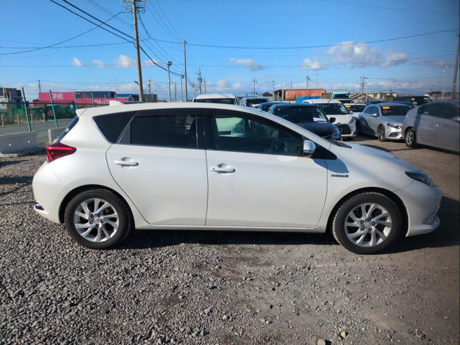 2016 Toyota Auris - image 5