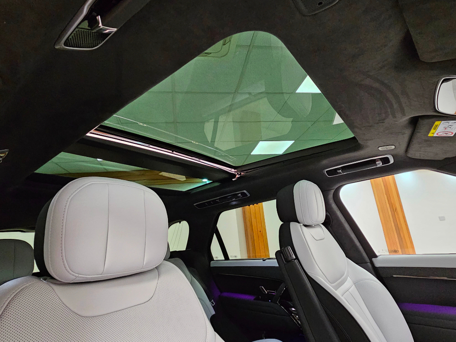 2024 Land Rover Range Rover Sport - image 12