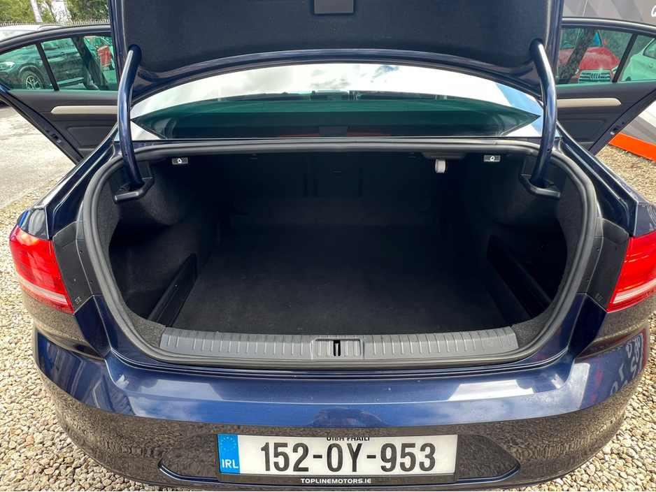 2015 Volkswagen Passat - image 16