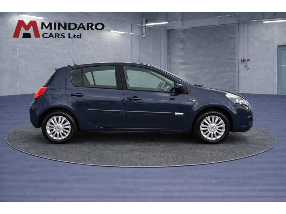 2012 Renault Clio - image 4