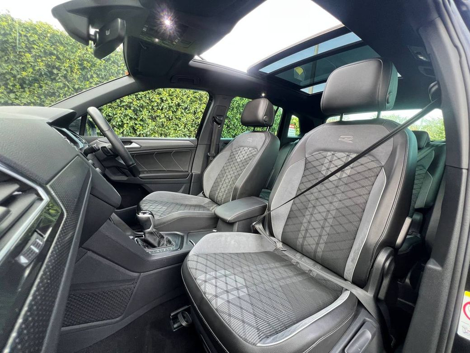 2023 Volkswagen Tiguan - image 2