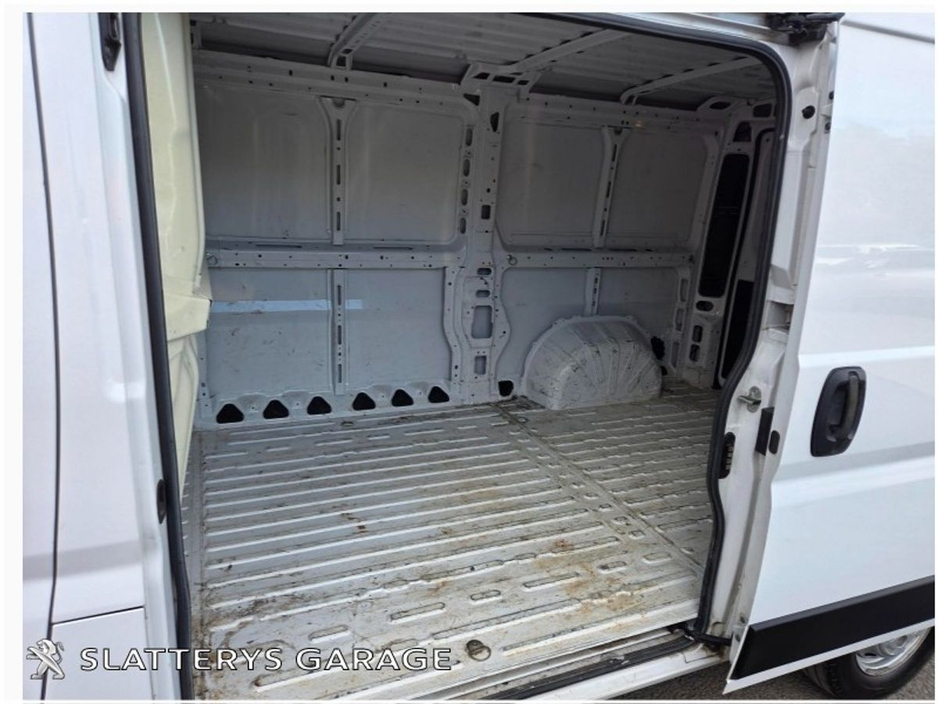 2023 Peugeot Boxer - image 9