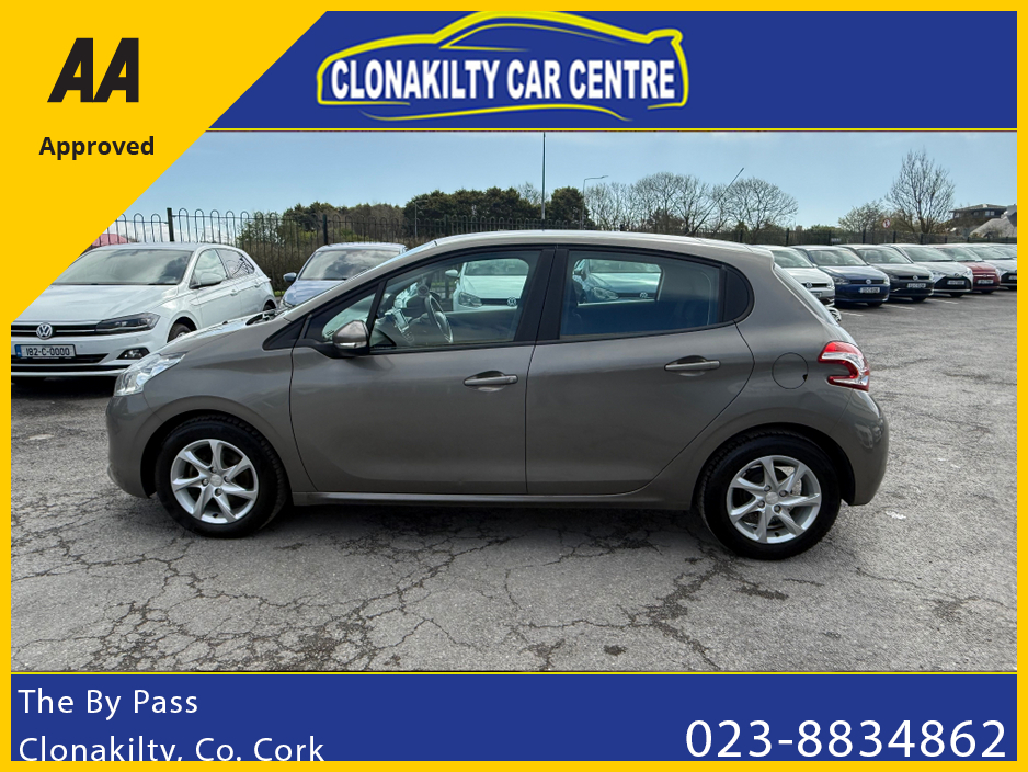 2014 Peugeot 208 - image 9