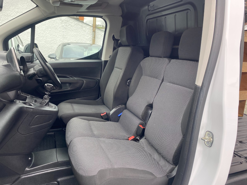 2023 Toyota Proace - image 16