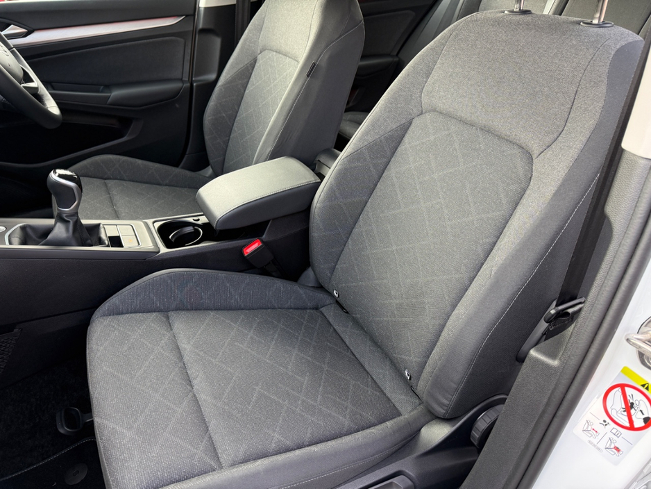 2024 Volkswagen Golf - image 8