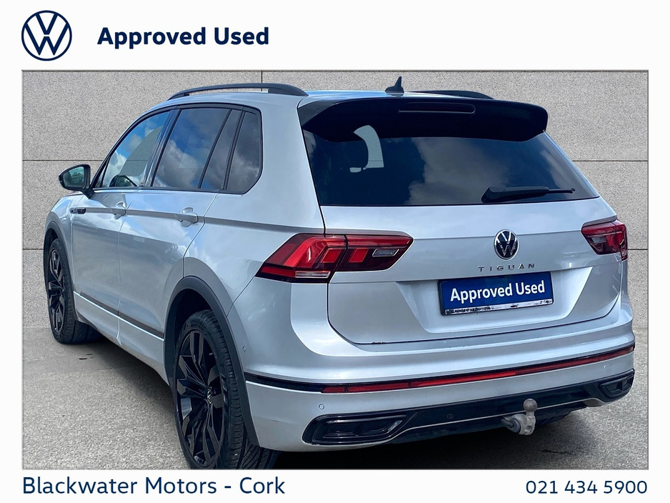 2023 Volkswagen Tiguan - image 3