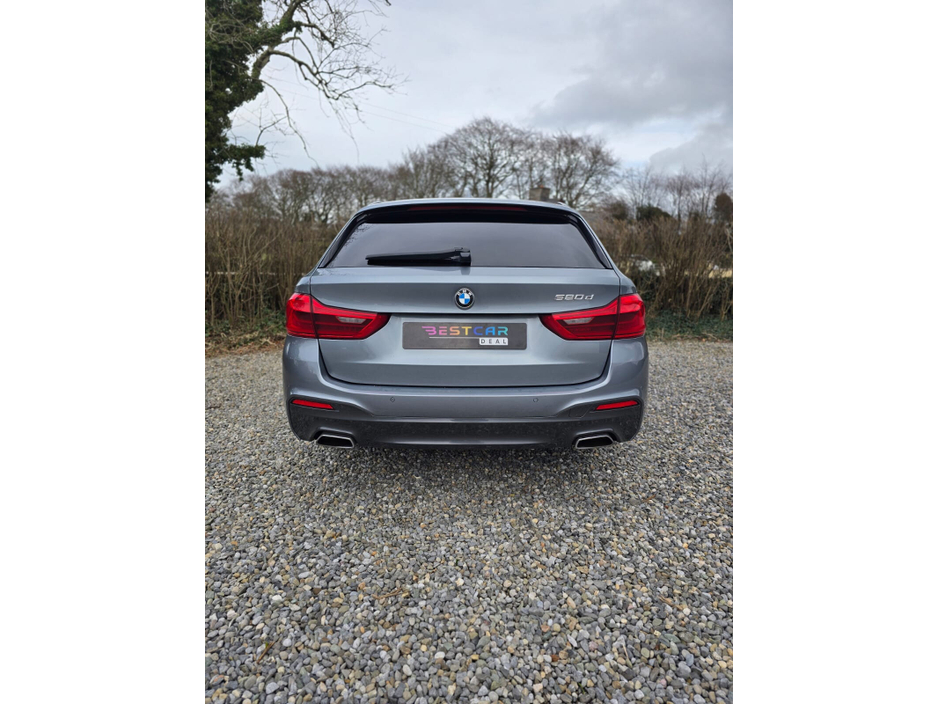 2019 BMW 5 Series - image 7