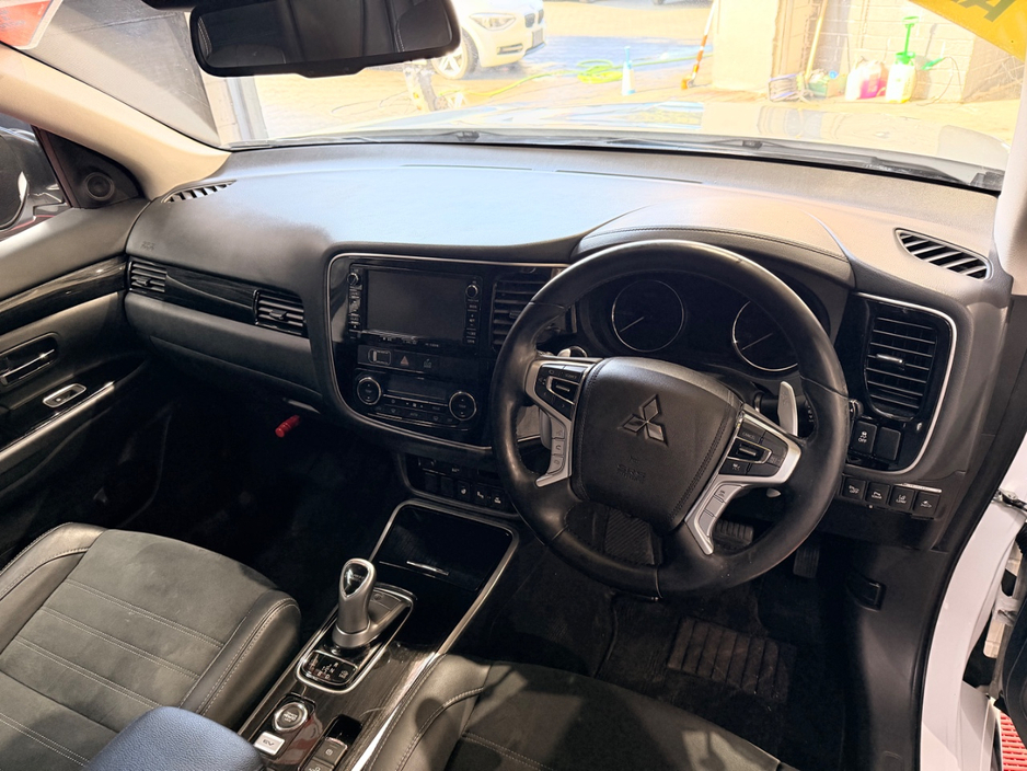 2017 Mitsubishi Outlander - image 11