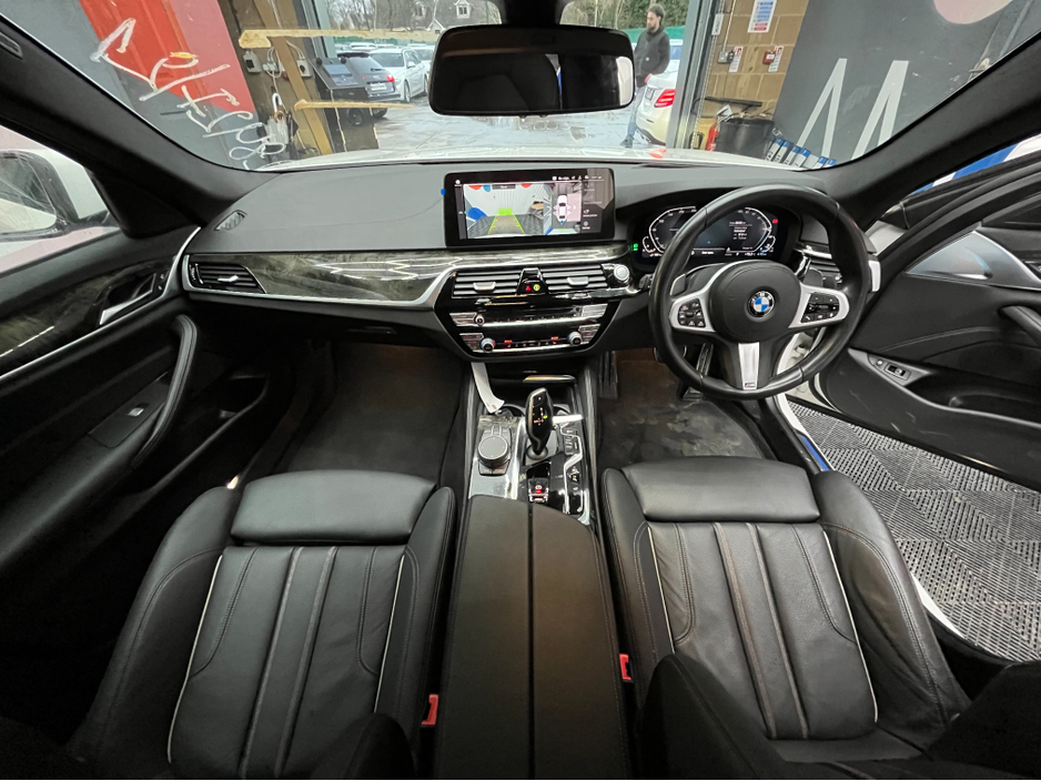 2021 BMW 5 Series - image 17