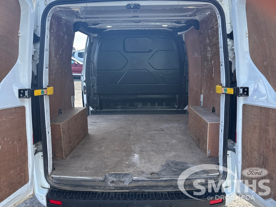 2020 Ford Transit Custom - image 9