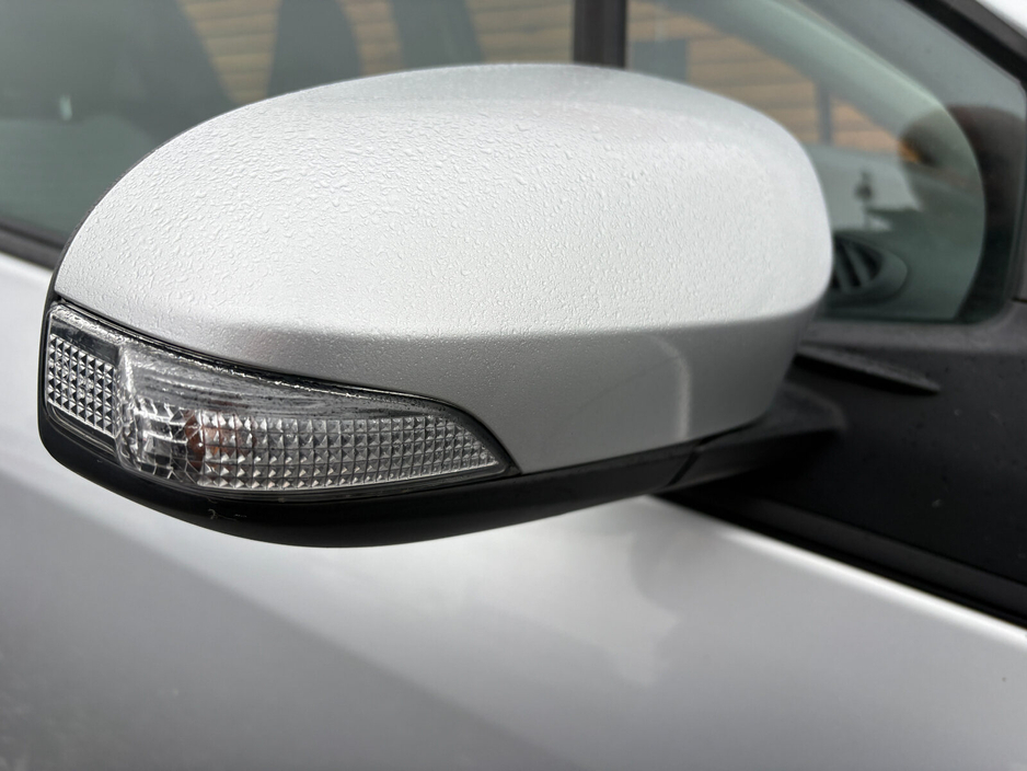 2018 Toyota Yaris - image 12