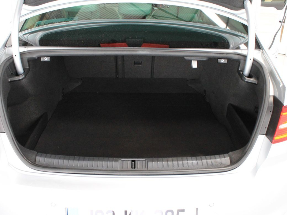 2018 Volkswagen Passat - image 14