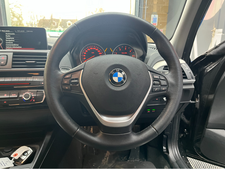 2016 BMW 1 Series - image 9