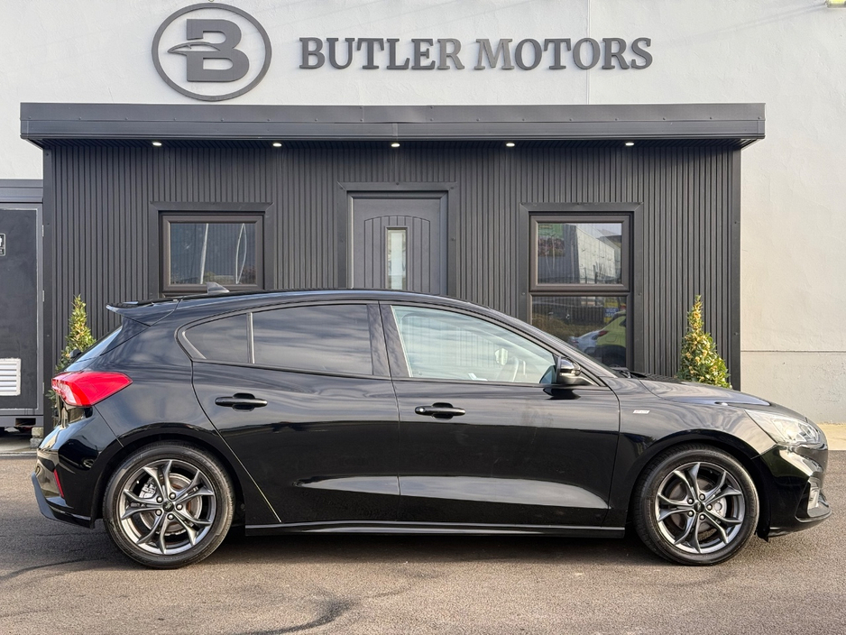 2019 Ford Focus - image 8