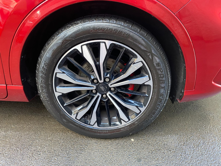 2022 Ford Kuga - image 8