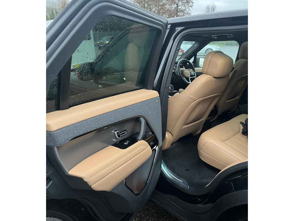2025 Land Rover Range Rover SE CARAWAY PERFORATED WINDSOR LEATHER €115,800