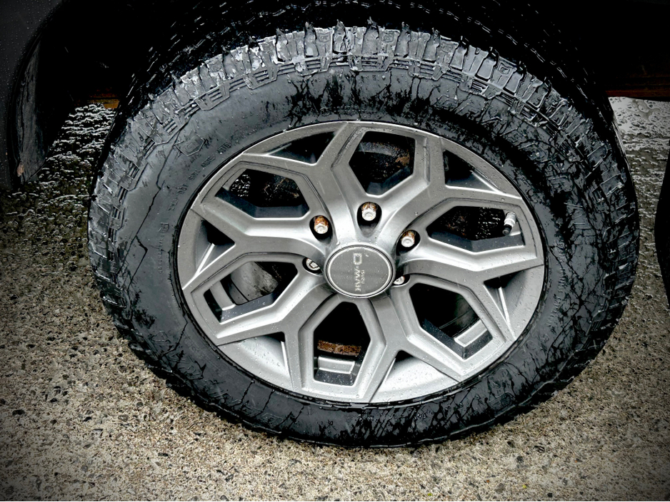 2015 Isuzu D-MAX - image 10