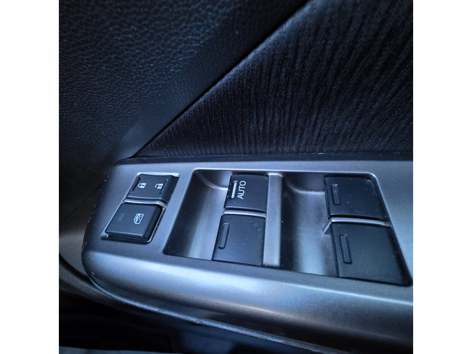 2016 Honda Grace - image 14