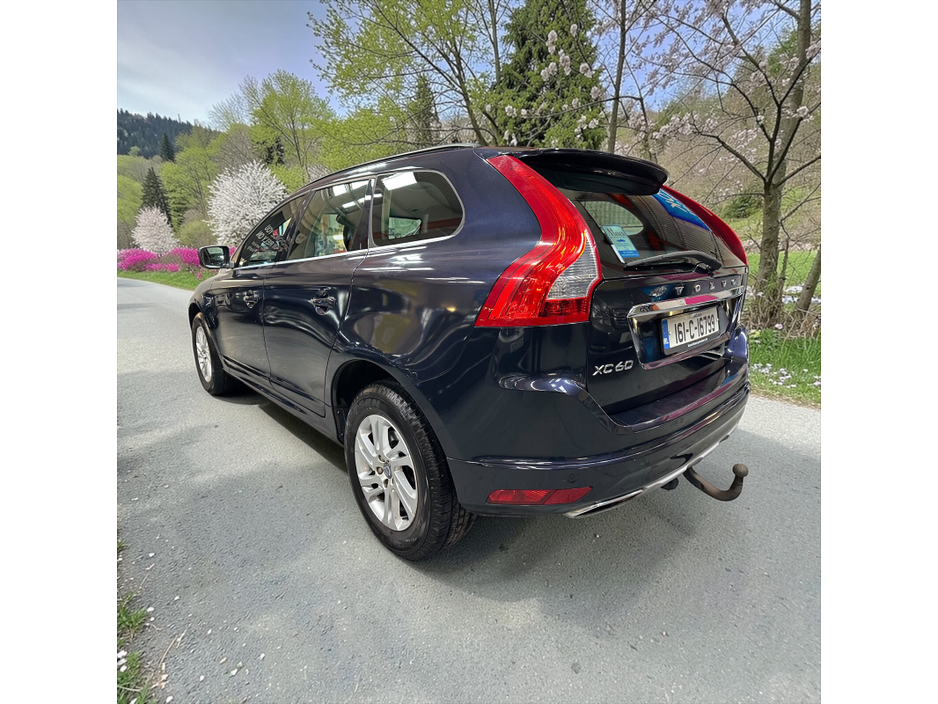 2016 Volvo XC60 - image 10