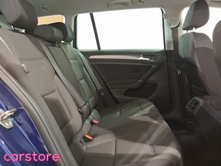 2020 Volkswagen Golf - image 13