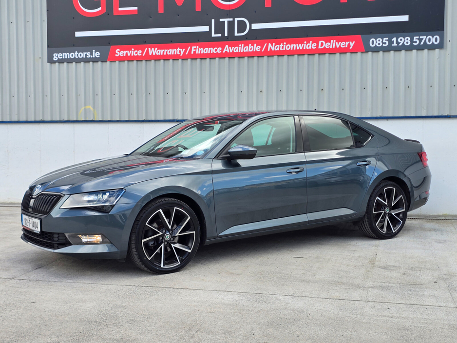 2018 Skoda Superb - image 18