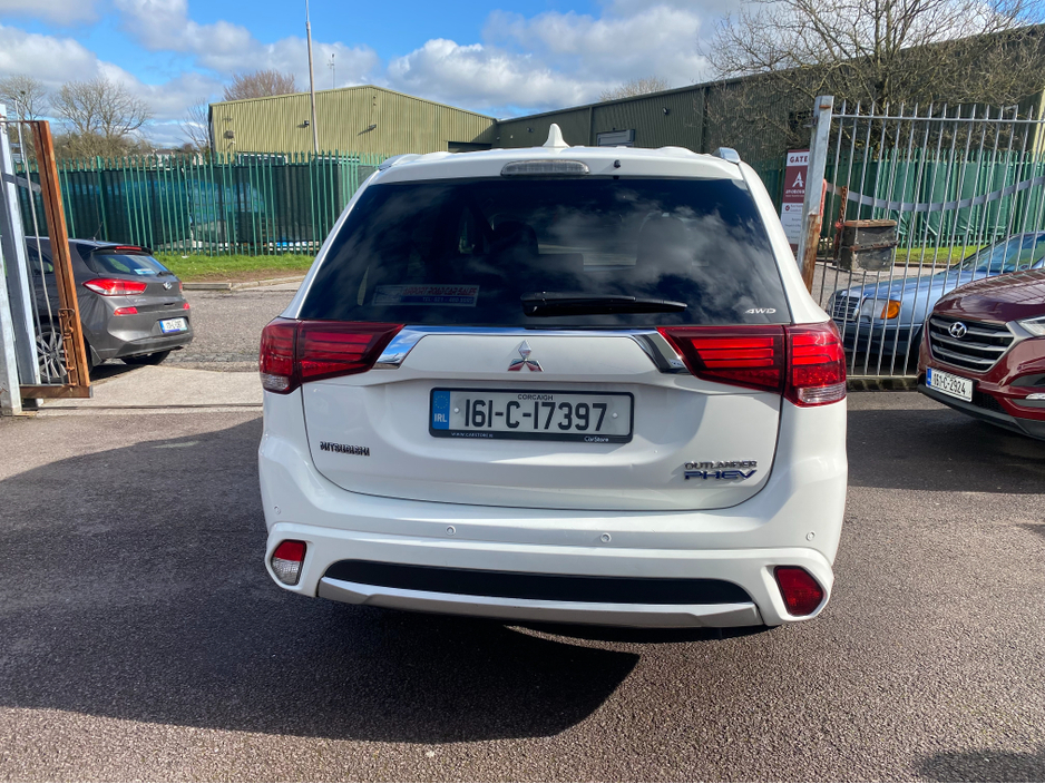 2016 Mitsubishi Outlander - image 6