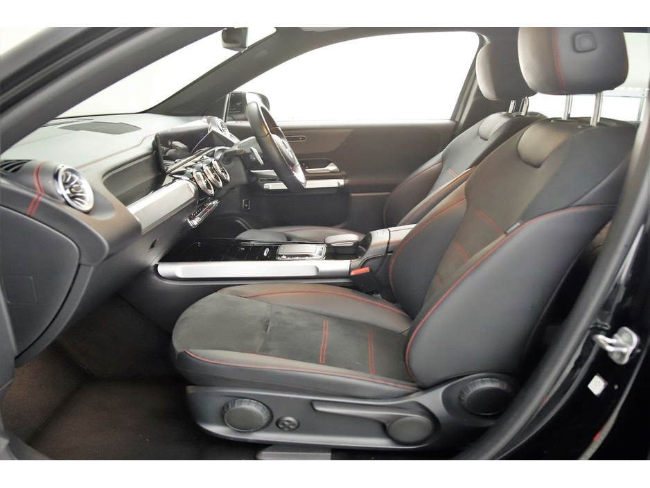 2022 Mercedes-Benz EQB - image 15