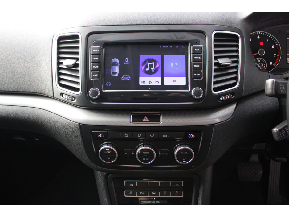 2014 Volkswagen Sharan - image 13