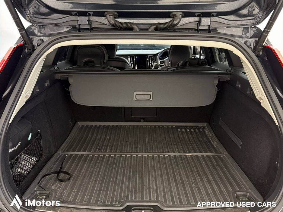 2020 Volvo V60 D4 MOM AT 5DR Auto €26,900