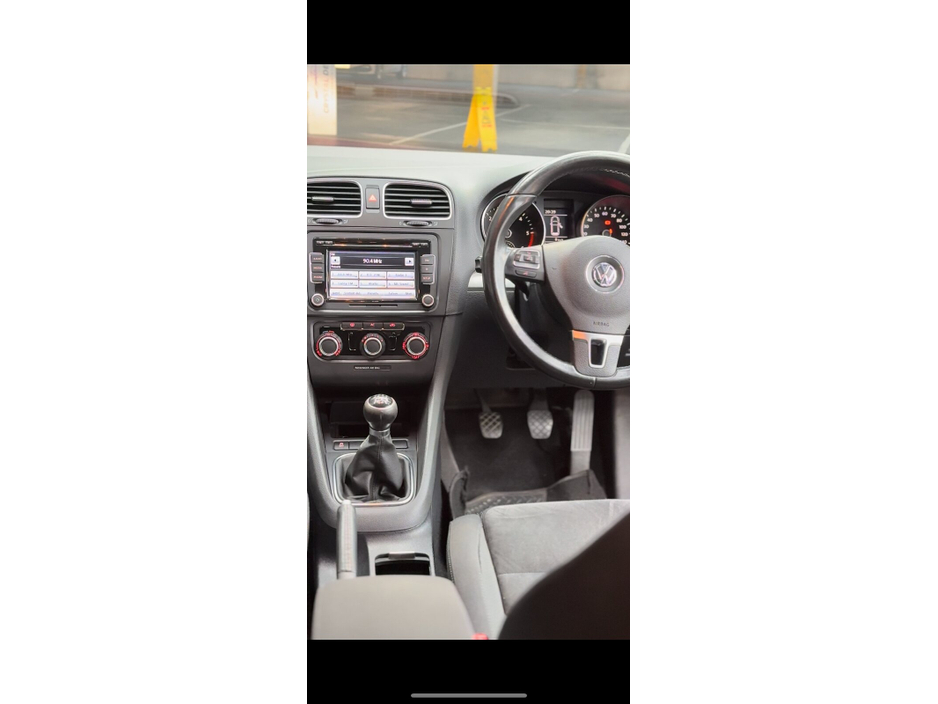 2010 Volkswagen Golf - image 11