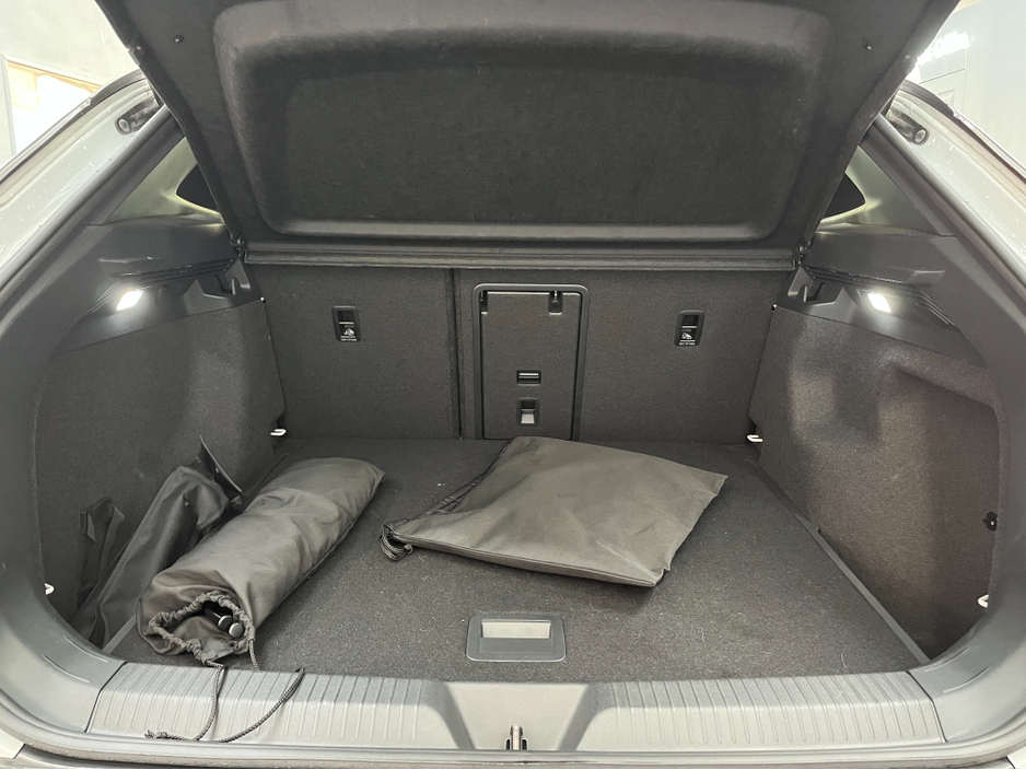 2022 Volkswagen ID.4 €26950 2022 VOLKSWAGEN ID.4 PRO LAUNCH EDITION AUTOMATIC / CRUISE CONTROL / 360° CAMERA / ELECTRIC MEMORY & HEATED SEATS / APPLE CARPLAY / AMBIENT LIGHTS / PANORAMIC SUNROOF €26,950