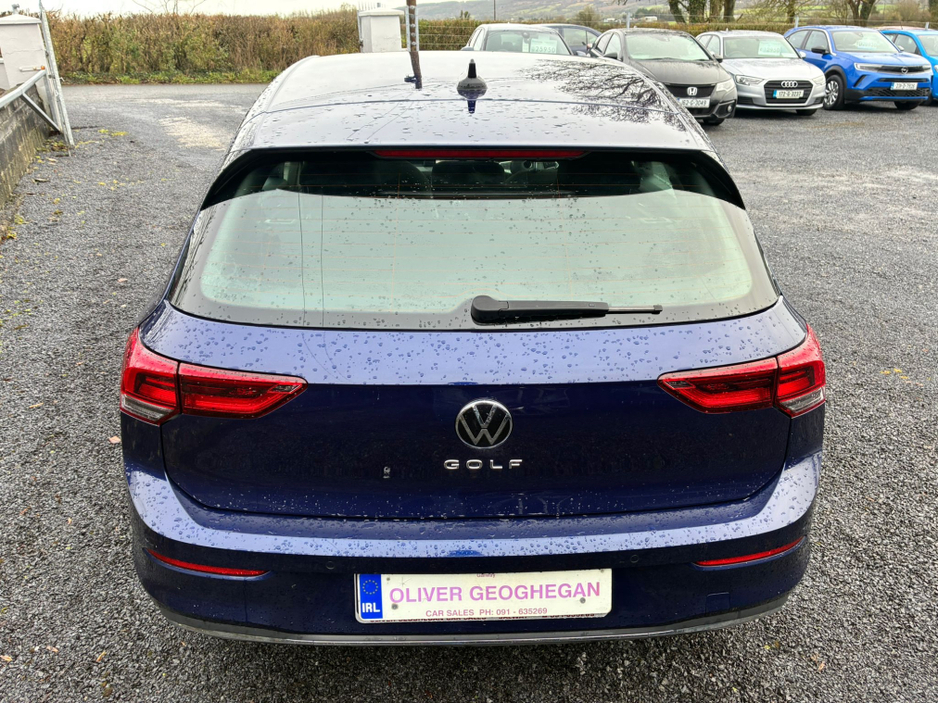 2022 Volkswagen Golf - image 15