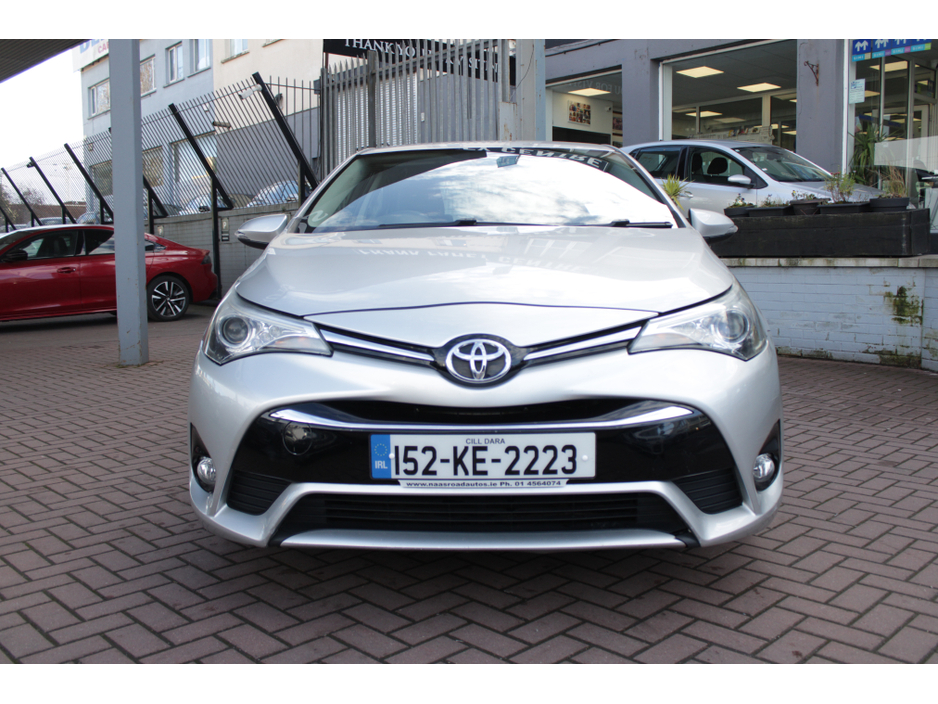2015 Toyota Avensis - image 9