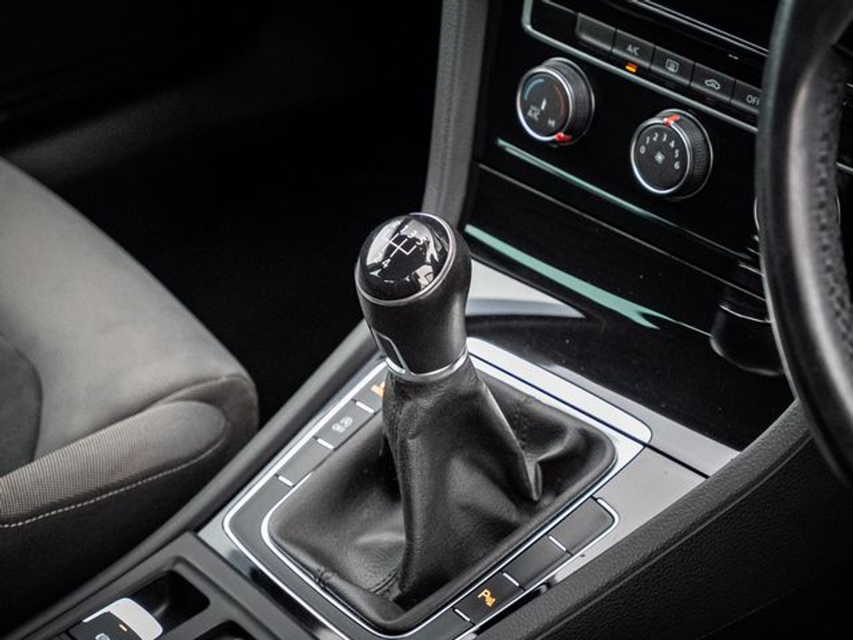 2019 Volkswagen Golf - image 7