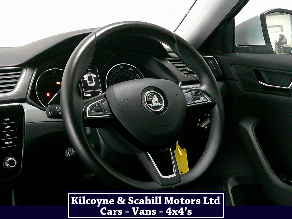 2017 Skoda Superb - image 18