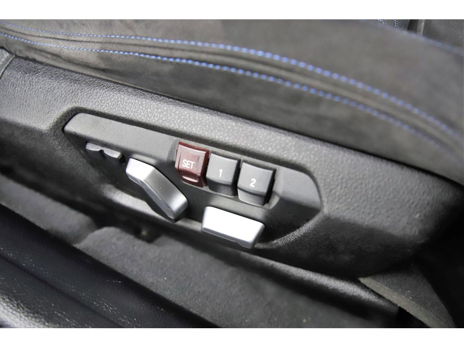 2017 BMW 3 Series - image 24