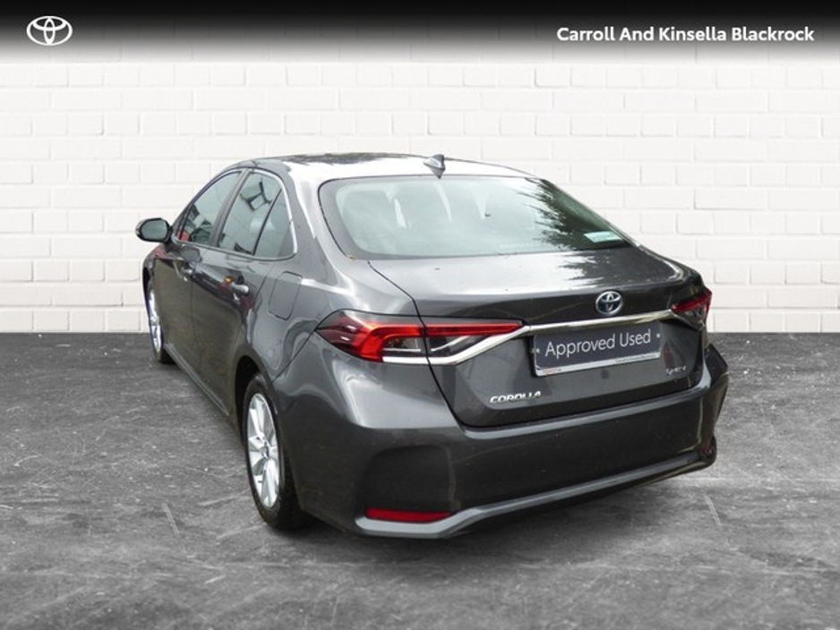 2024 Toyota Corolla Hybrid Luna Saloon €28,950