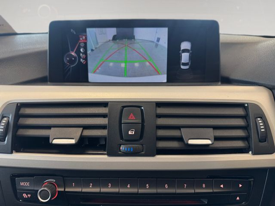 2015 BMW 3 Series - image 14