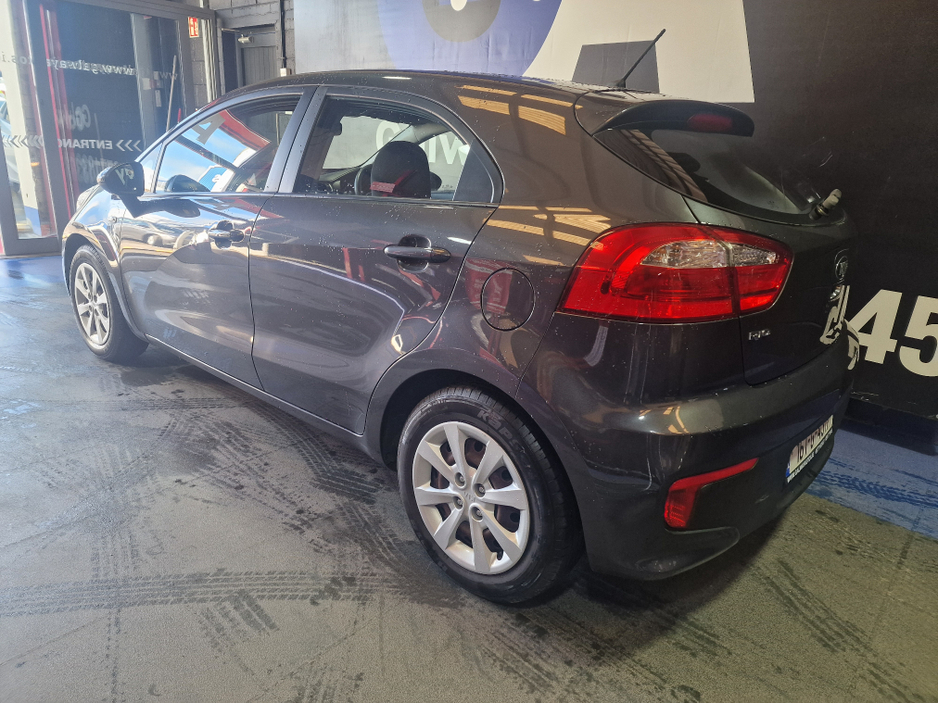 2016 Kia Rio - image 6