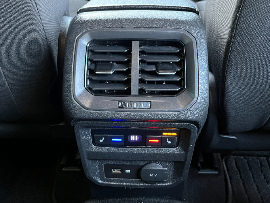 2019 Volkswagen Tiguan HIGHLINE 4MOTION AUTOMATIC 2.0 DIESEL //HIGH SPEC//360 PARKING CAMERAS//FRONT AND REAR HEATED SEATS//POWER TAILGATE//HEAD UP DISPLAY//