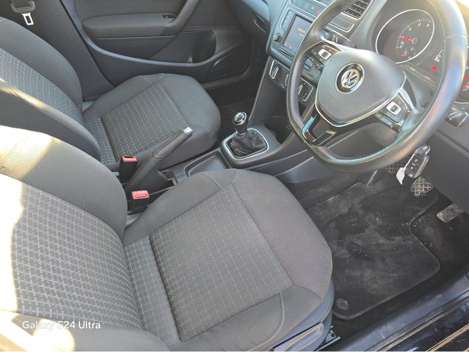 2015 Volkswagen Polo - image 9