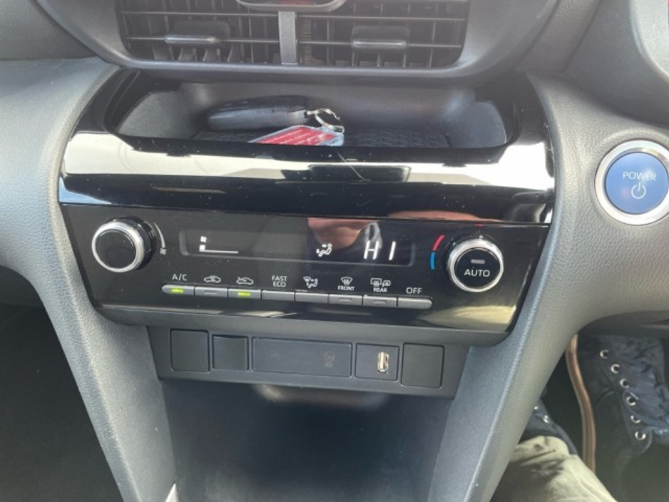 2023 Toyota Yaris Cross - image 12