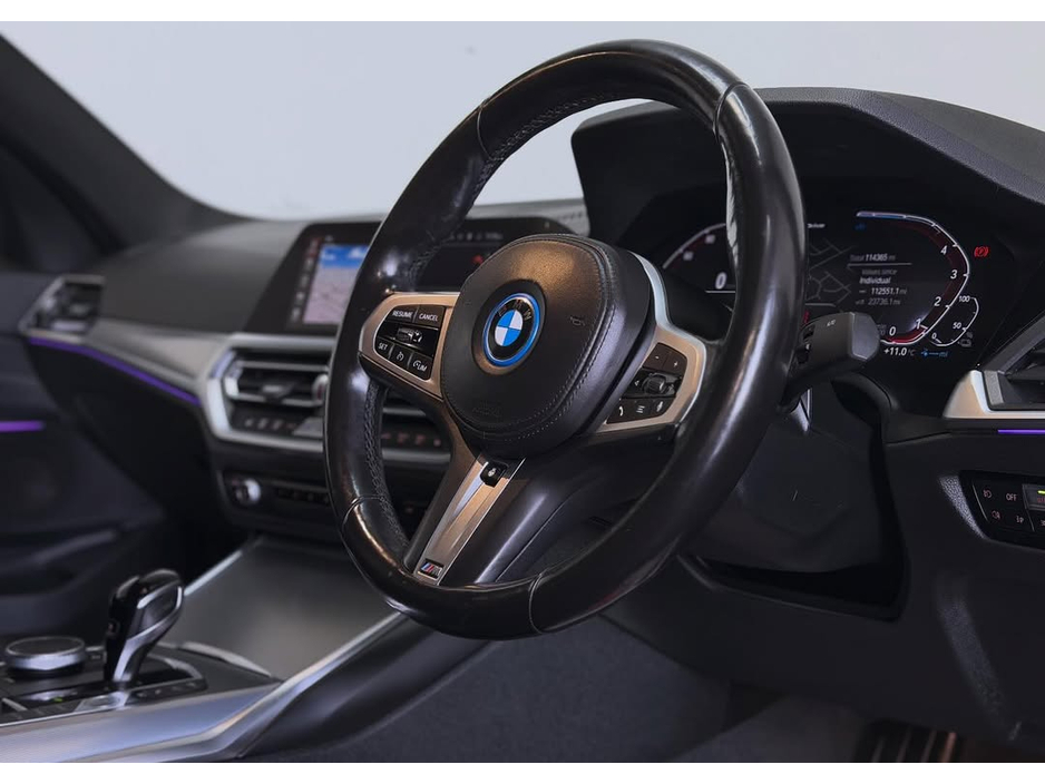 2021 BMW 3 Series - image 10